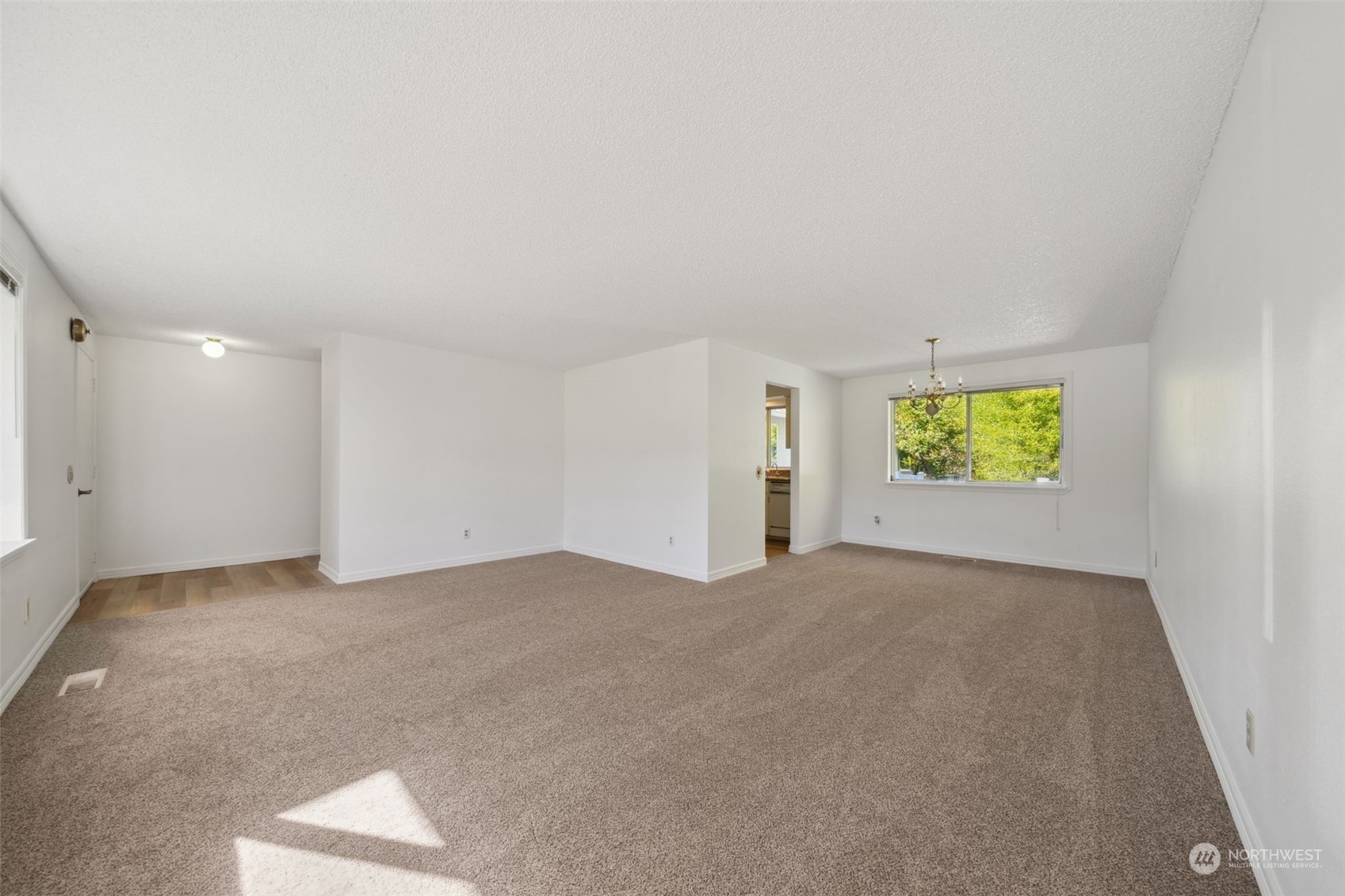 14041 156th Avenue Southeast Renton, WA 98059 - Photo 5 of 25 Gallery Image 5
