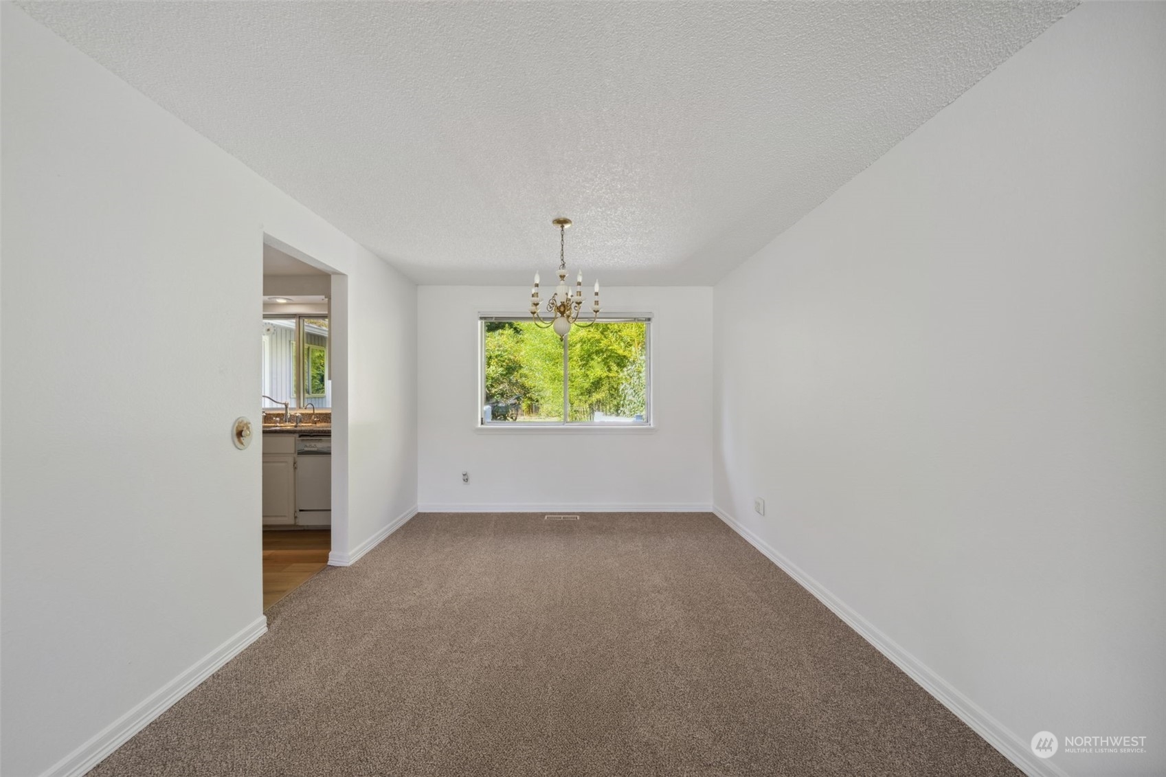 14041 156th Avenue Southeast Renton, WA 98059 - Photo 6 of 25 Gallery Image 6