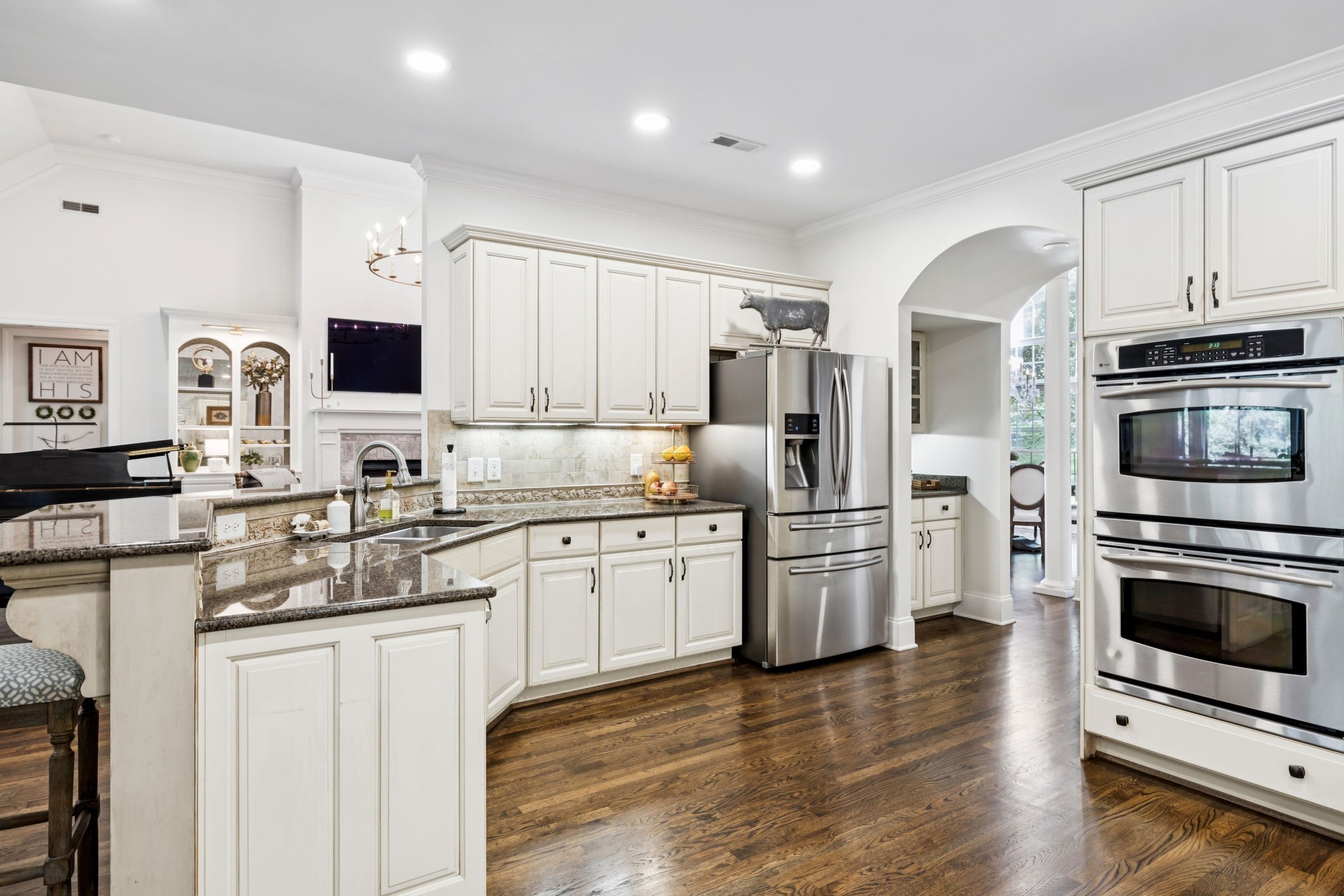 829 Highgrove Circle Franklin, TN 37069 - Photo 26 of 98 a kitchen with granite countertop a refrigerator stove and sink