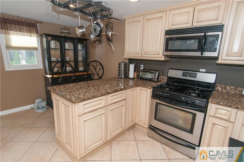 161 Pension Road Manalapan, NJ 07726 - Photo 6 of 25 Gallery Image 6
