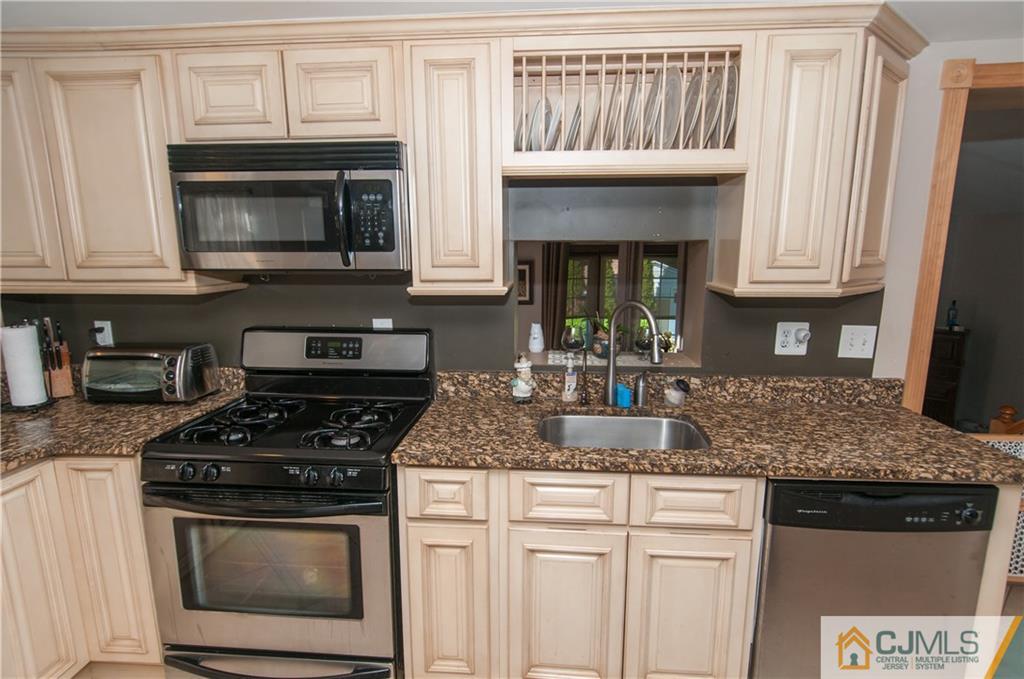 161 Pension Road Manalapan, NJ 07726 - Photo 7 of 25 Gallery Image 7