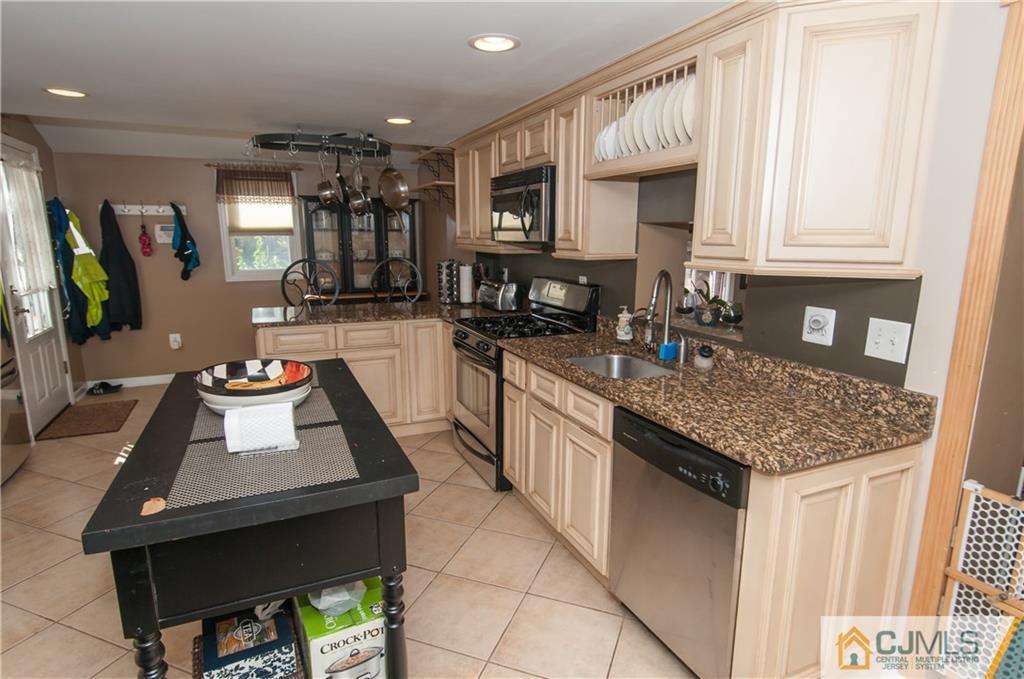 161 Pension Road Manalapan, NJ 07726 - Photo 8 of 25 Gallery Image 8