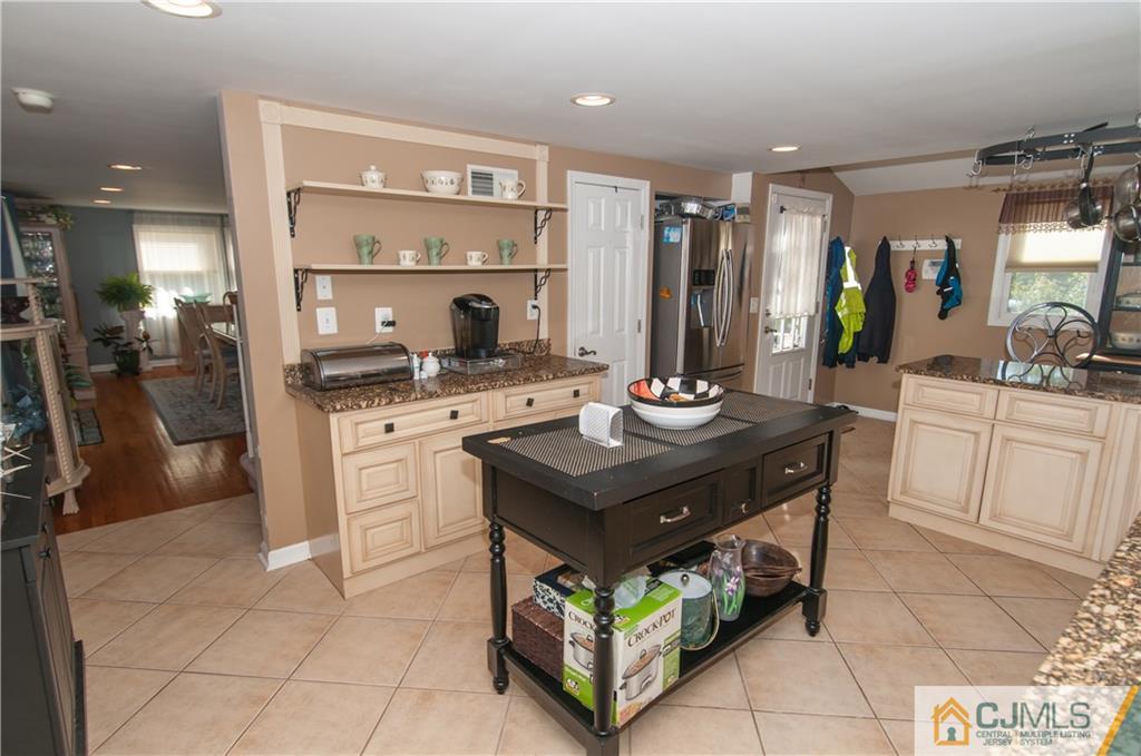 161 Pension Road Manalapan, NJ 07726 - Photo 9 of 25 Gallery Image 9