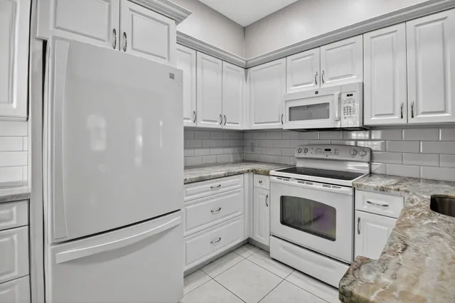 $200,000 | 5414 Venetia Court, Unit G, Boynton Beach, FL 33437