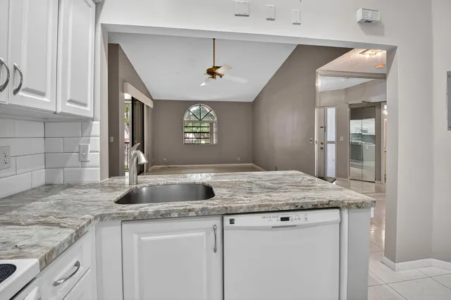 $200,000 | 5414 Venetia Court, Unit G, Boynton Beach, FL 33437