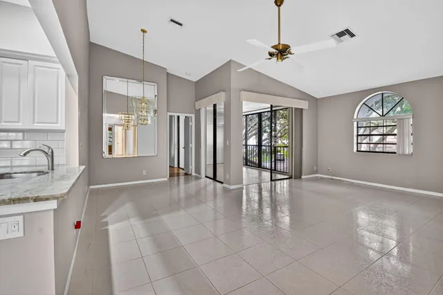 $200,000 | 5414 Venetia Court, Unit G, Boynton Beach, FL 33437
