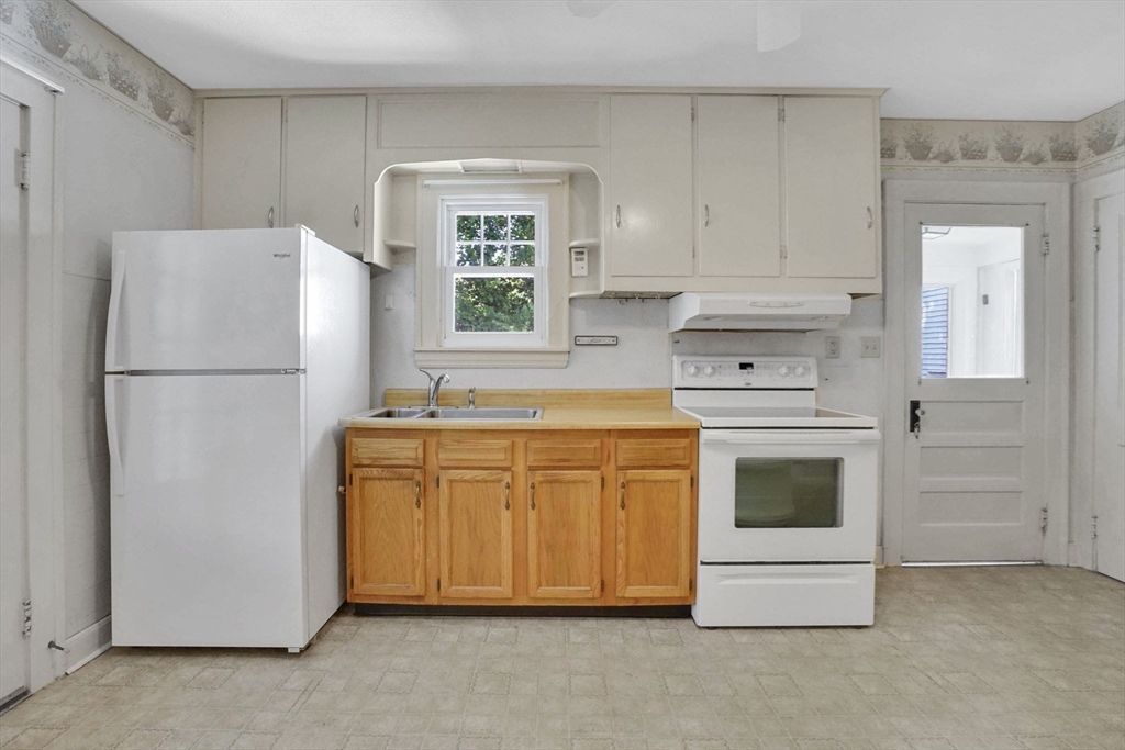 2164 Wilbraham Road Springfield, MA 01129 - Photo 7 of 32 Gallery Image 7