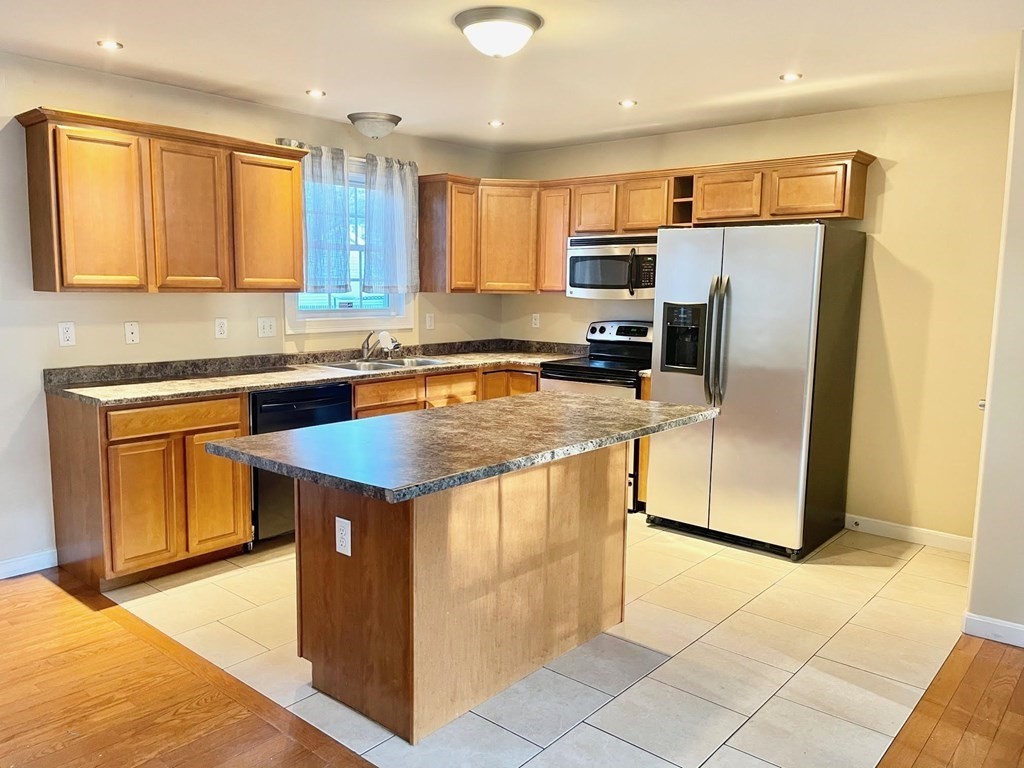 13 Ruskin Street Springfield, MA 01108 - Photo 2 of 20