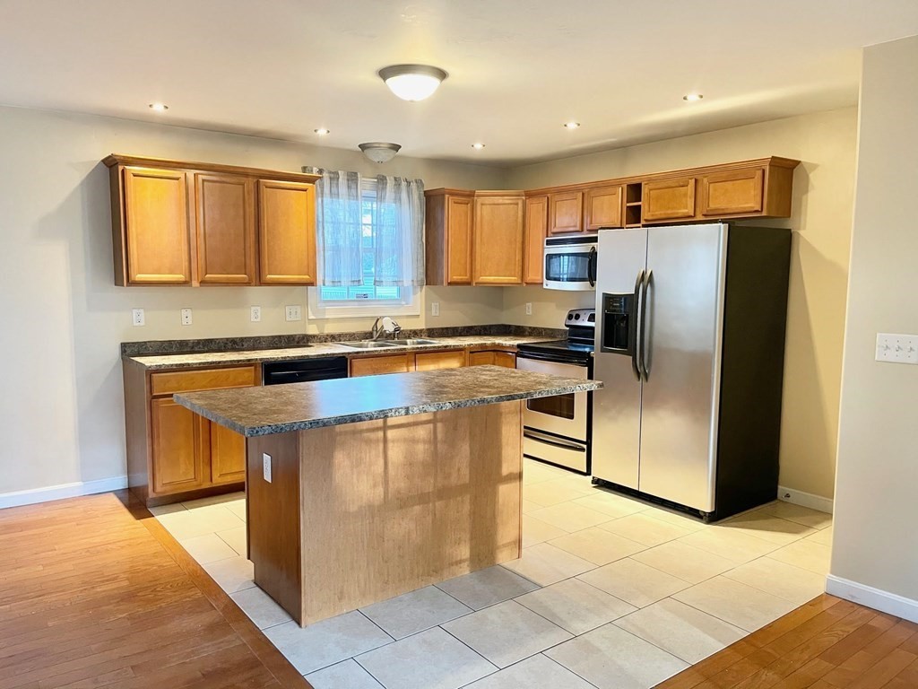 13 Ruskin Street Springfield, MA 01108 - Photo 3 of 20