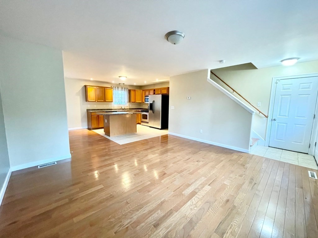 13 Ruskin Street Springfield, MA 01108 - Photo 4 of 20