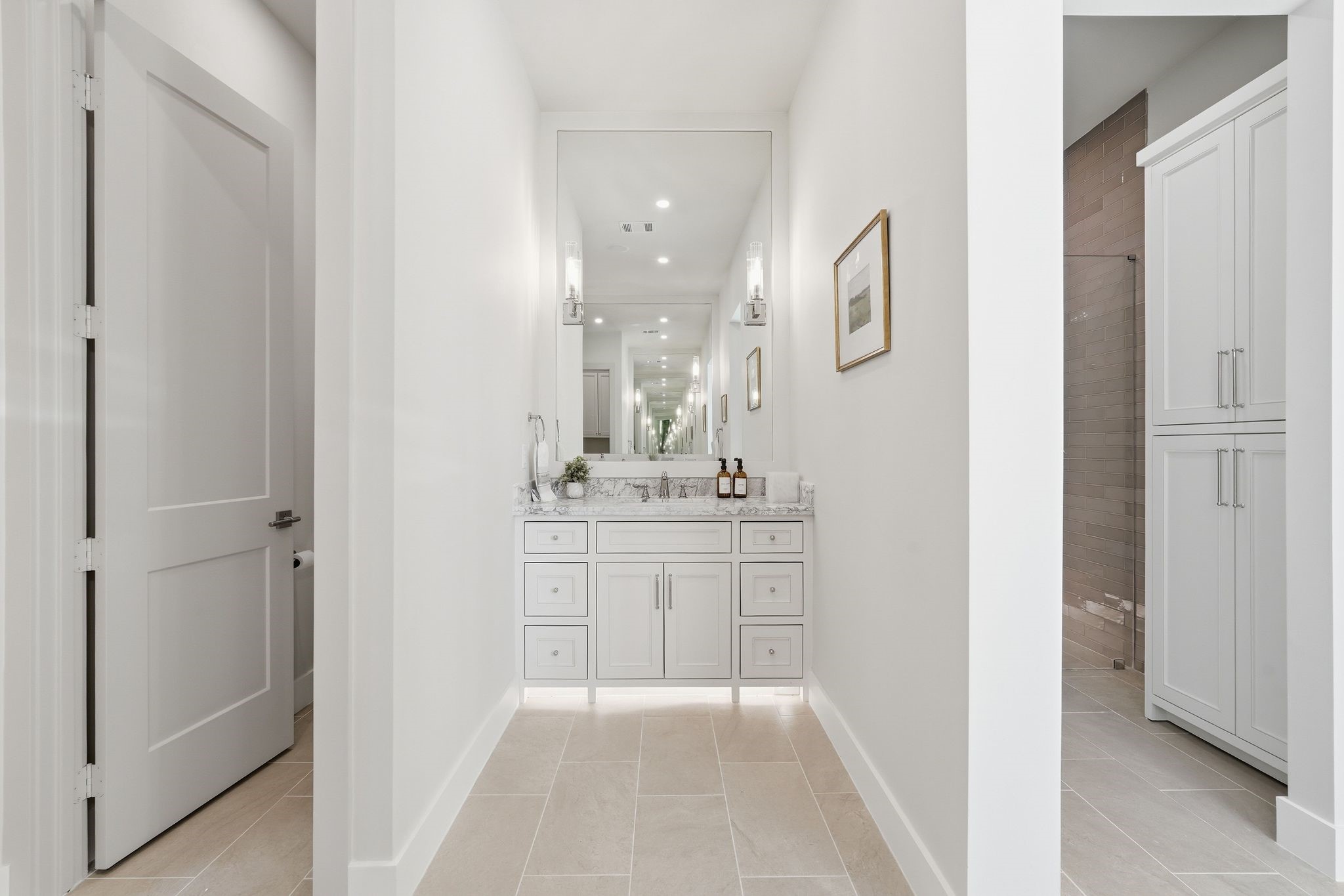 7248 Red Oak Grove Road Montgomery, TX 77316 - Photo 28 of 50 a bathroom with a sink a mirror and a bathtub