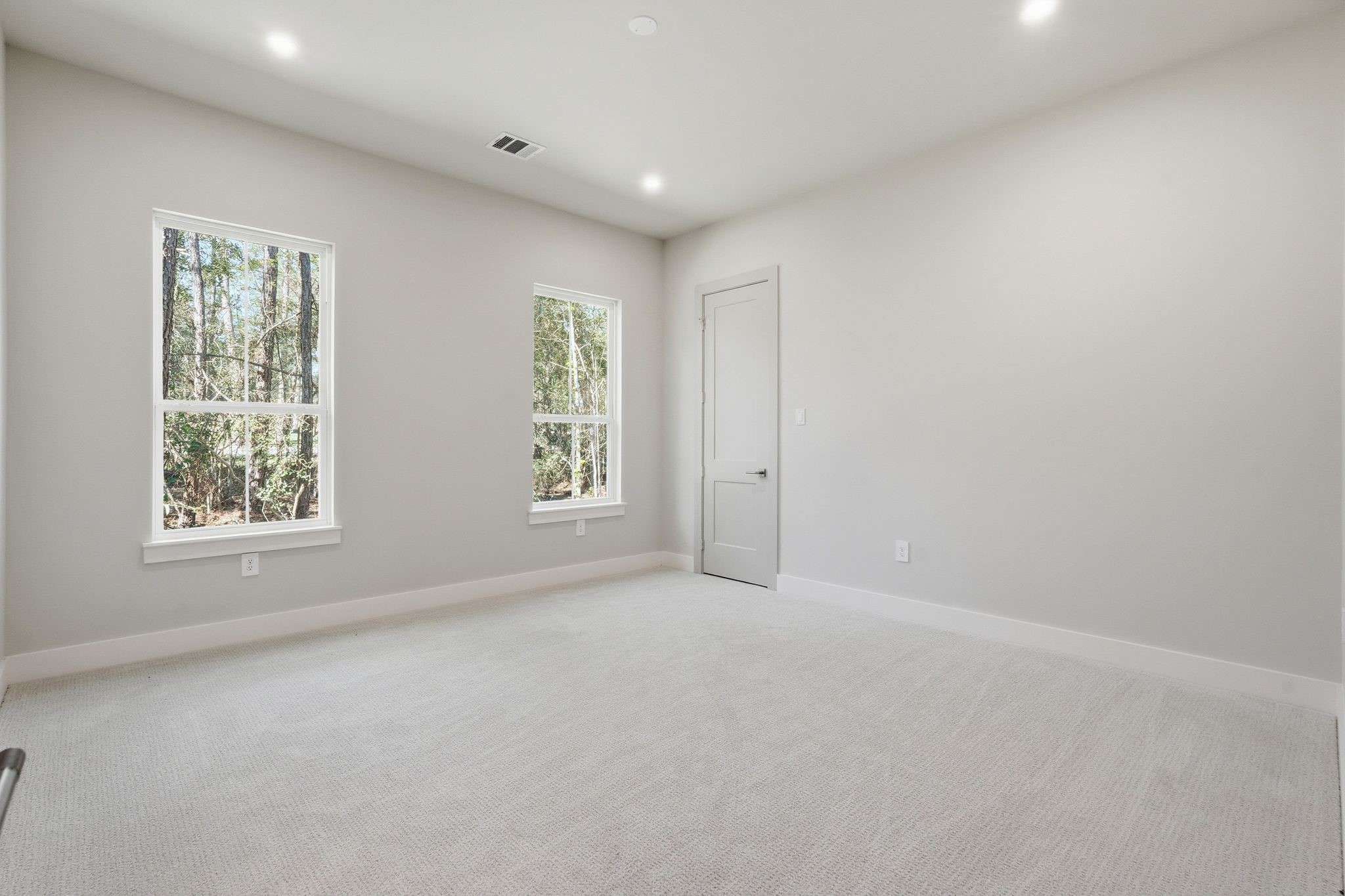 7248 Red Oak Grove Road Montgomery, TX 77316 - Photo 33 of 50 an empty room with windows