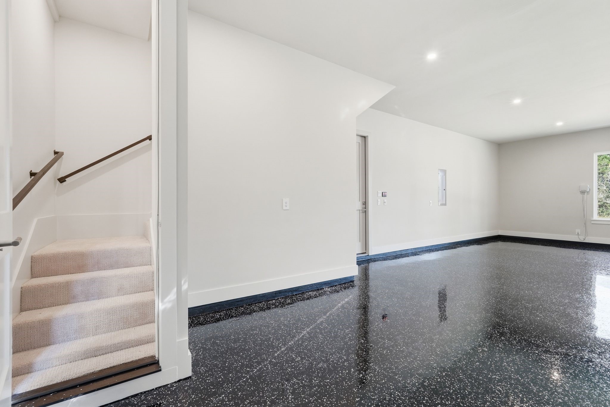 7248 Red Oak Grove Road Montgomery, TX 77316 - Photo 37 of 50 an empty room with wooden floor and windows