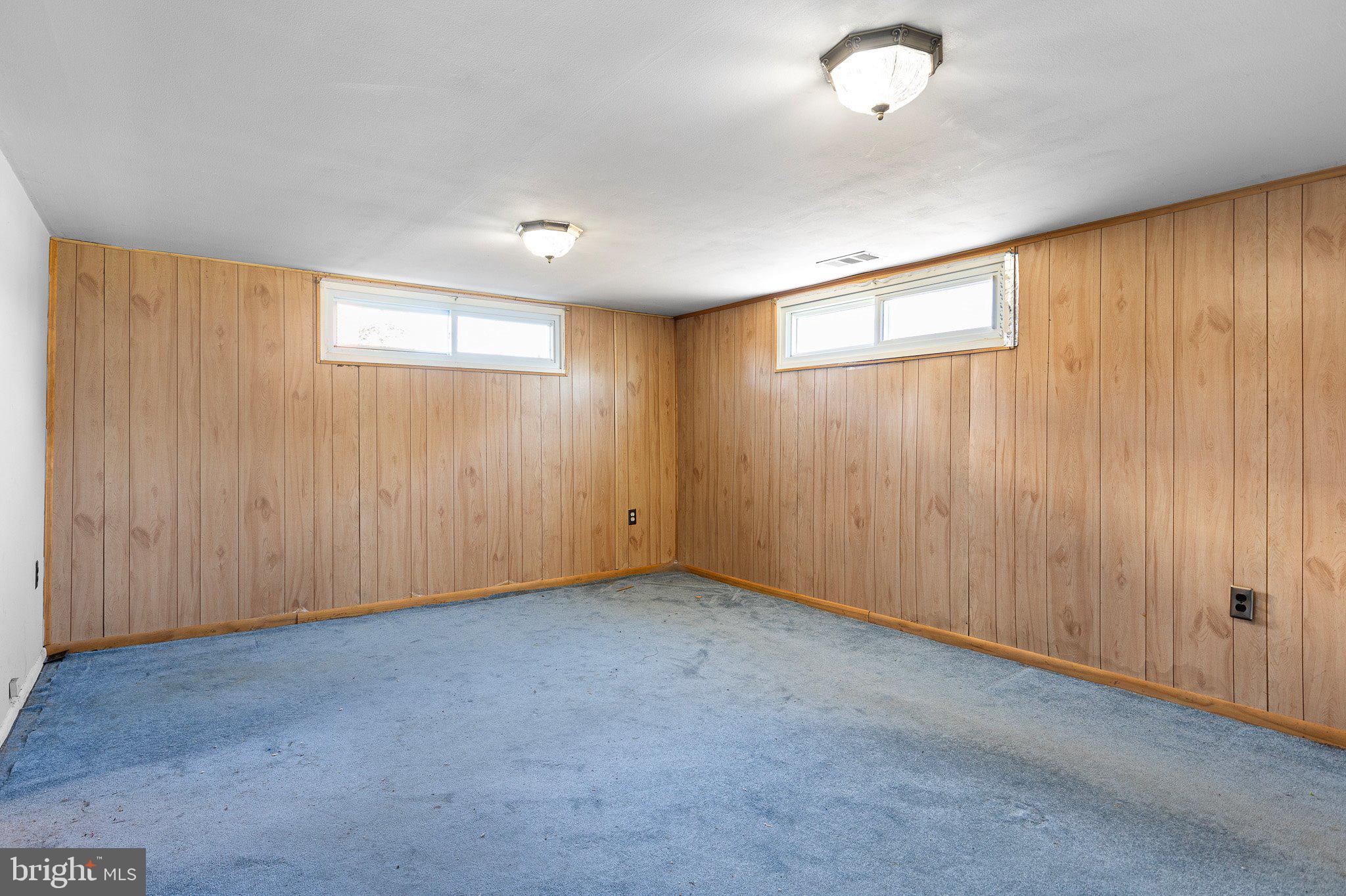 8 Trevett Boulevard Newark, DE 19702 - Photo 15 of 23 a view of an empty room with a window