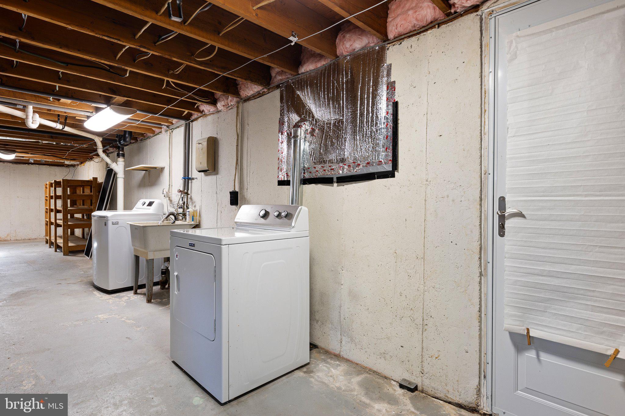 8 Trevett Boulevard Newark, DE 19702 - Photo 19 of 23 a utility room with dryer and washer