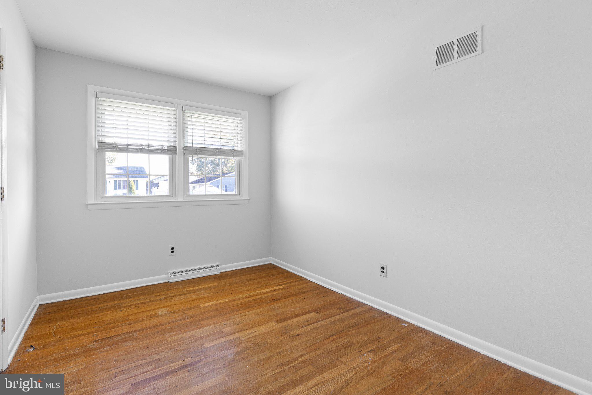8 Trevett Boulevard Newark, DE 19702 - Photo 10 of 23 an empty room with a window