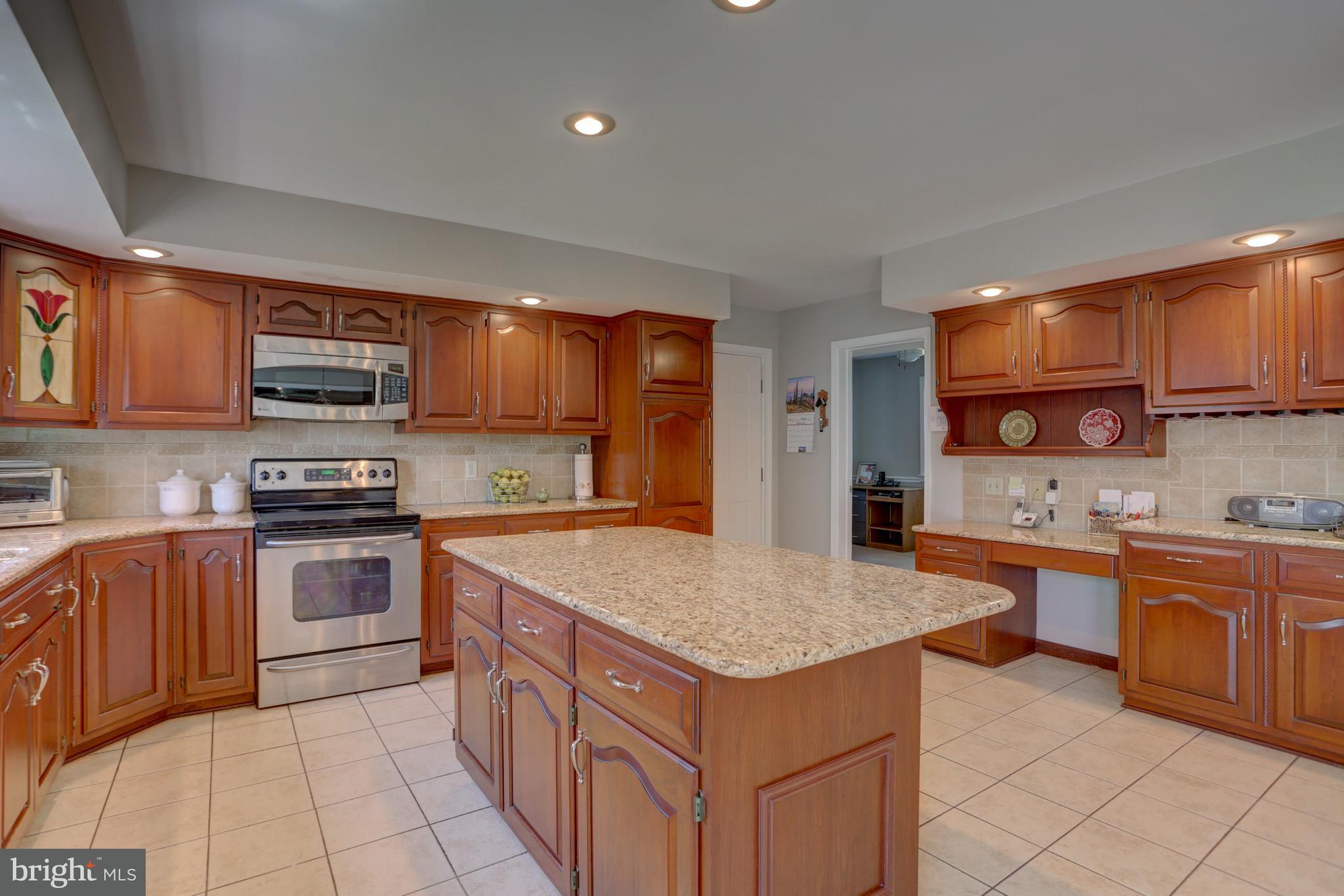 552 Greenhowe Drive Lititz, PA 17543 - Photo 12 of 47
