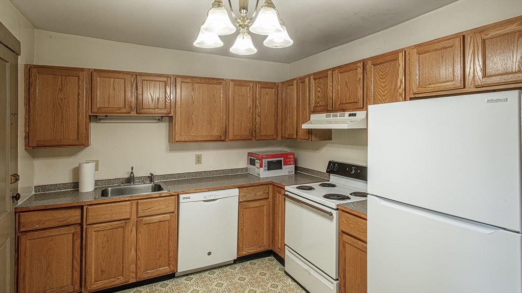 351 Main Street Amherst, MA 01002 - Photo 17 of 27