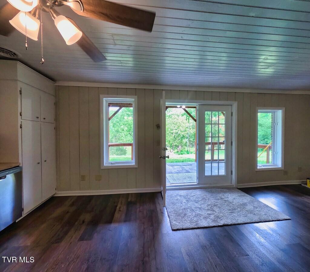 1803 Ivy Ridge Road Cleveland, VA 24225 - Photo 2 of 14 100348_7