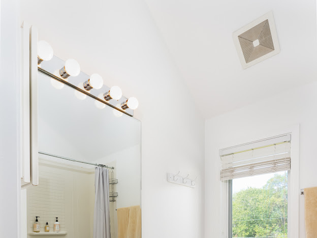 918 Meadow Road Northbrook, IL 60062 - Photo 25 of 38 a bathroom with a shower and a mirror