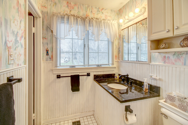21W164 Canary Road Lombard, IL 60148 - Photo 12 of 22 Gallery Image 12
