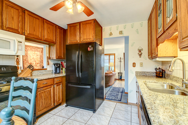 21W164 Canary Road Lombard, IL 60148 - Photo 8 of 22 Gallery Image 8