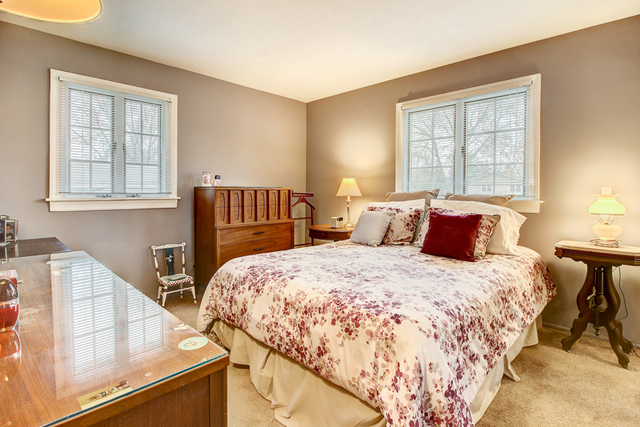 21W164 Canary Road Lombard, IL 60148 - Photo 10 of 22 Gallery Image 10