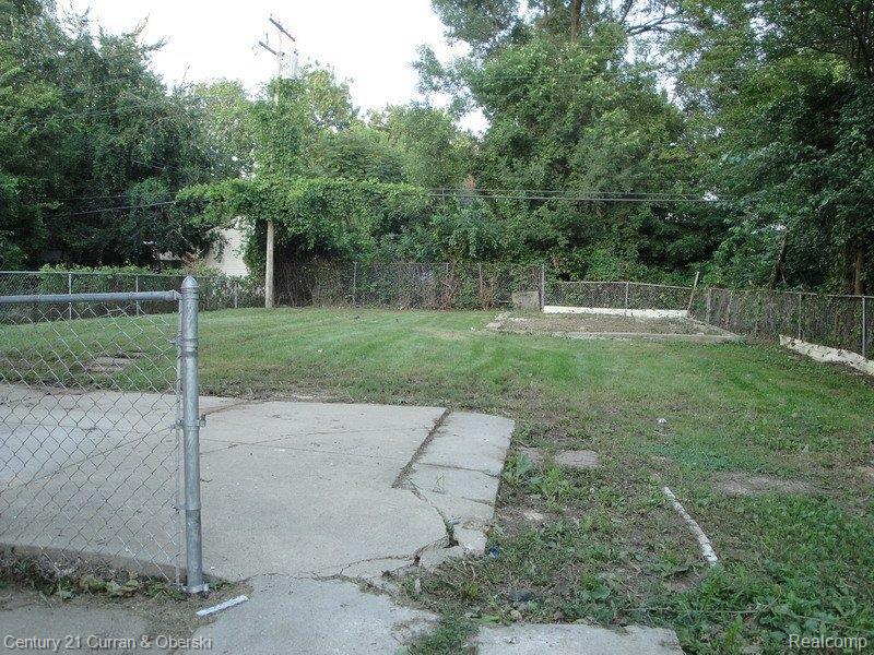 8110 Decatur Street Detroit, MI 48228 - Photo 14 of 15 VIEW OF YARD