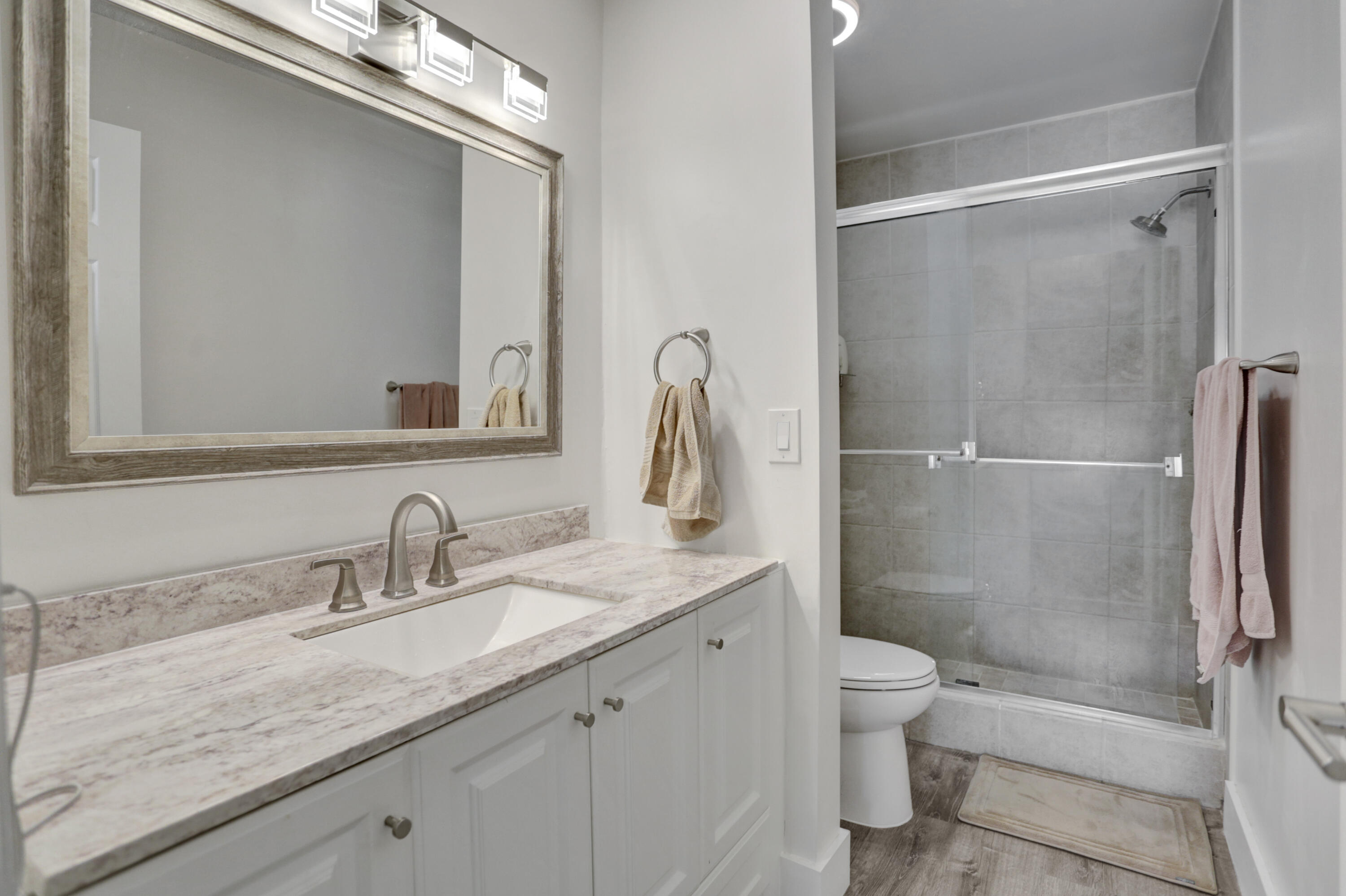 300 East Club Circle, Unit 204 Boca Raton, FL 33487 - Photo 24 of 39 Master Bathroom