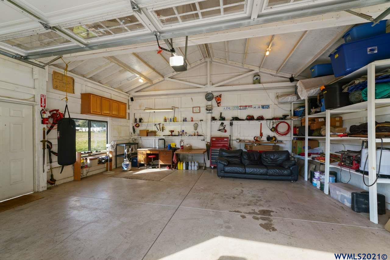 153 Hylo Road Southeast Salem, OR 97306 - Photo 33 of 41 a view of garage