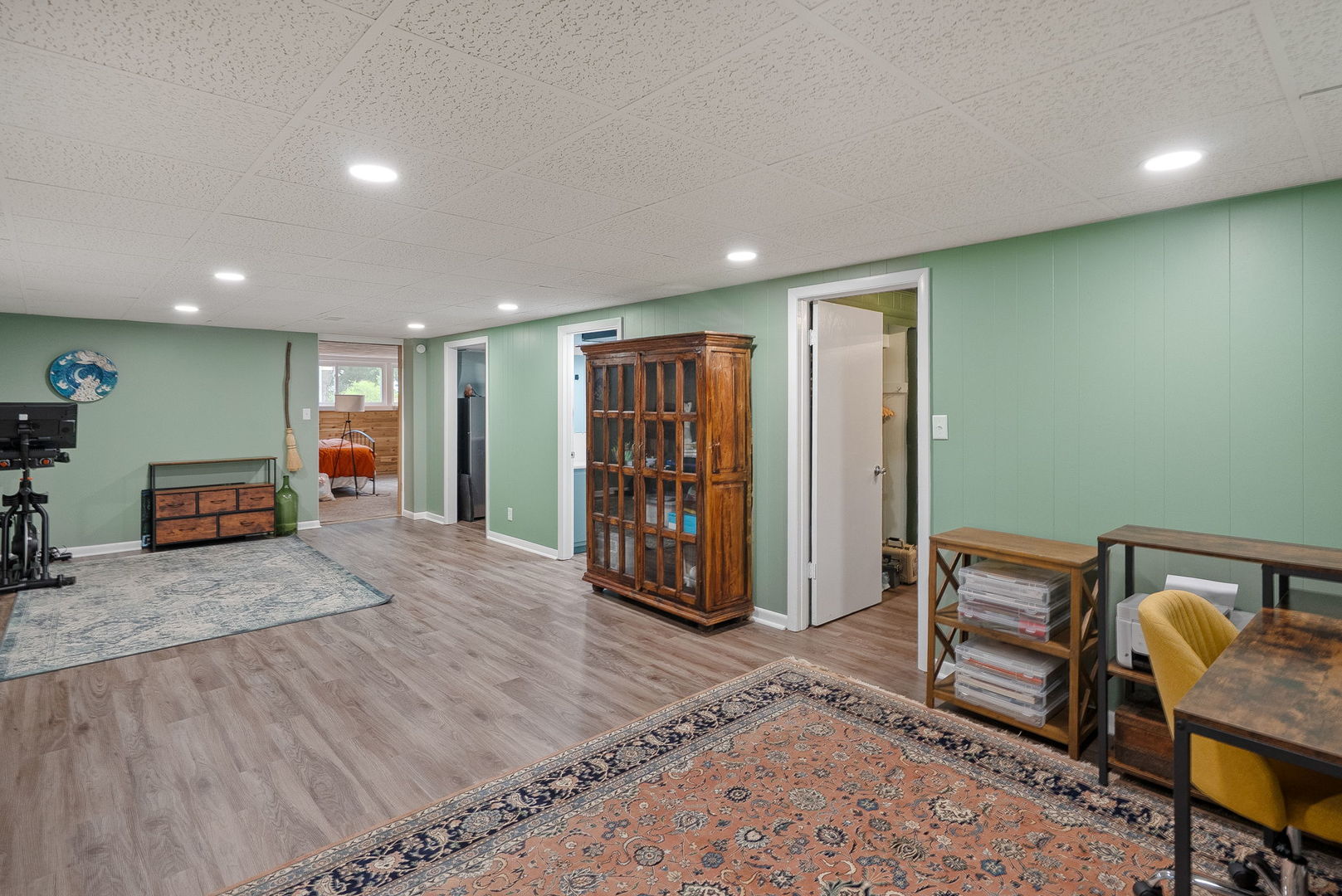 1435 26th Avenue Moline, IL 61265 - Photo 24 of 38 a view of a hallway with seating area