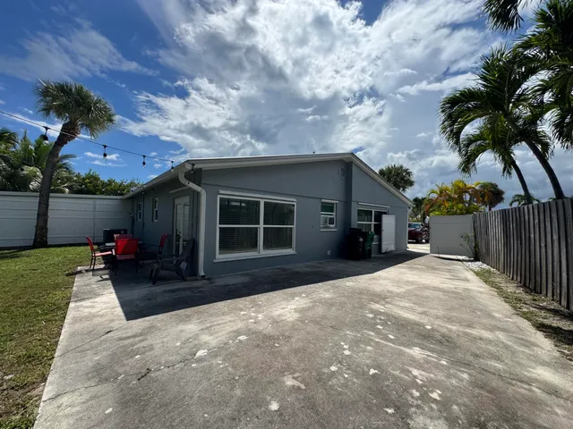 $3,000 | 110 North Las Olas Drive, Jensen Beach, FL 34957