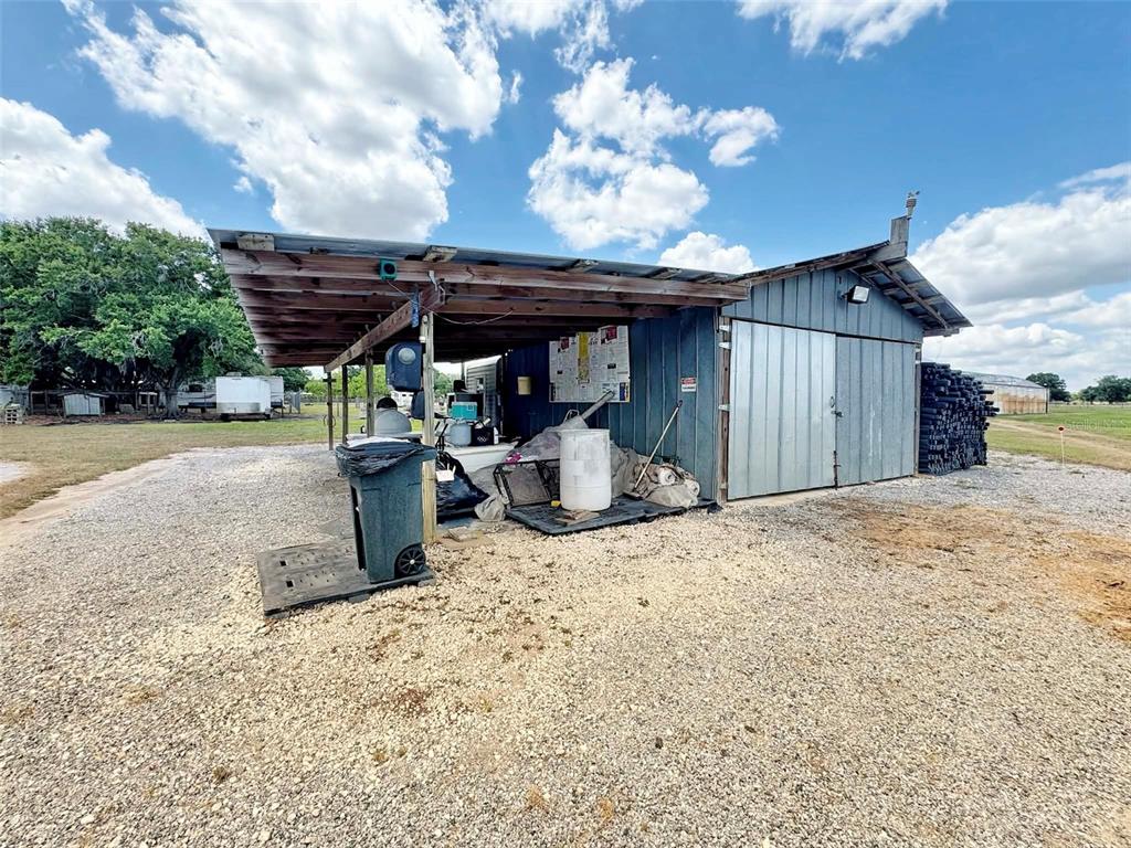 612 Morgan Road Winter Haven, FL 33880 - Photo 21 of 38 a view of a backyard of a house