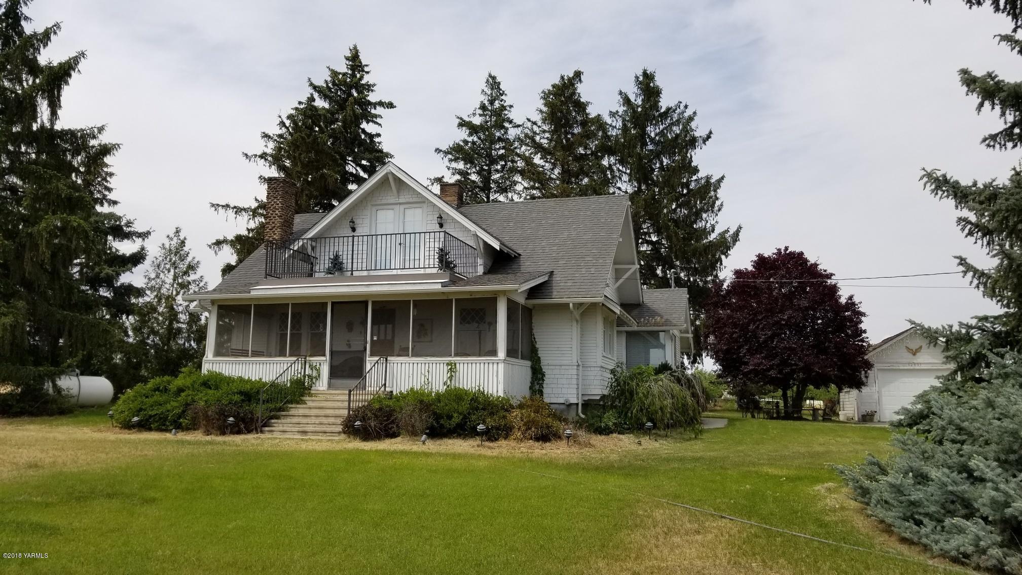 12801 Gilbert Road Yakima, WA 98903 - Photo 1 of 14 Classic Country Farm Home