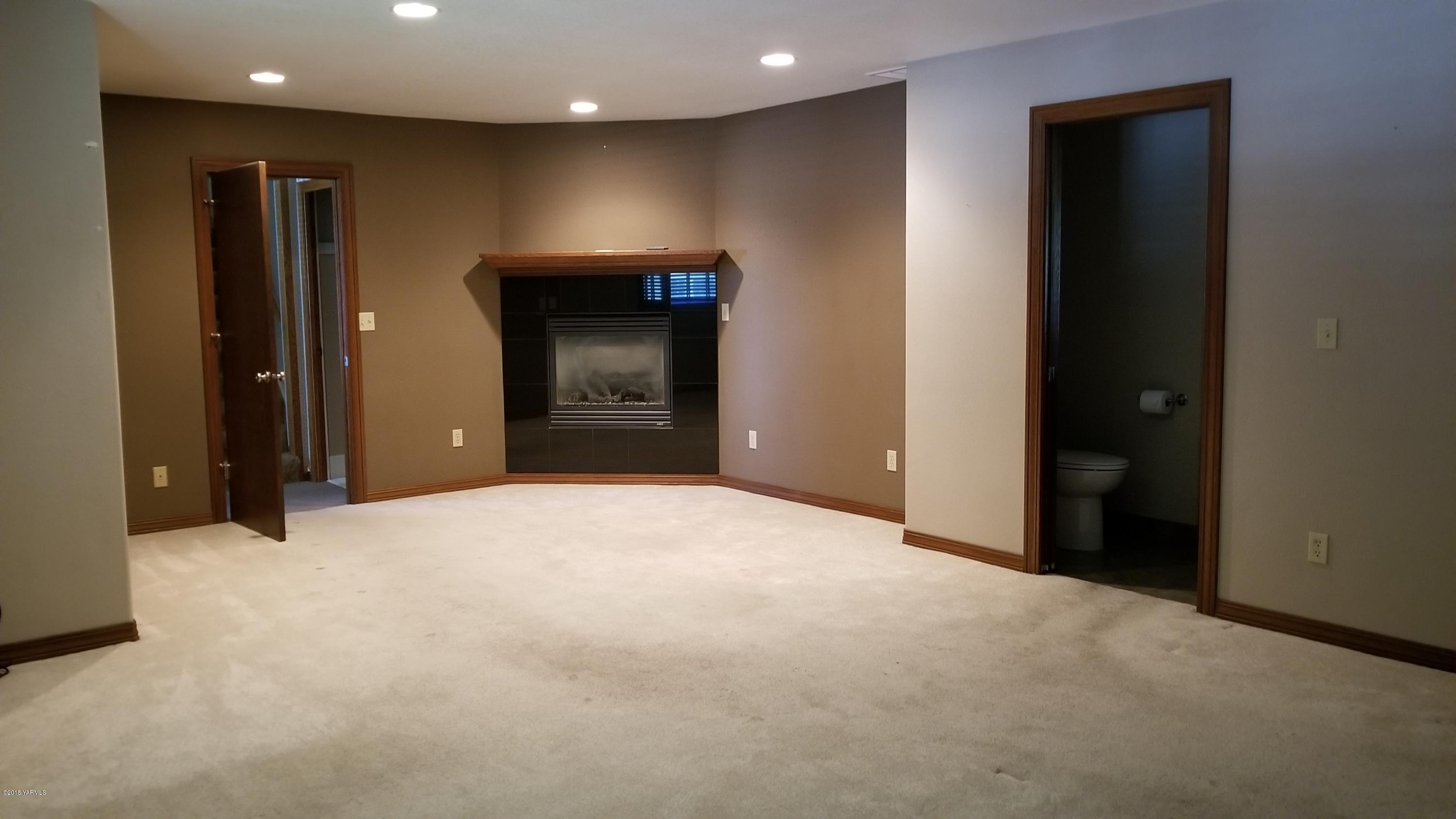 12801 Gilbert Road Yakima, WA 98903 - Photo 6 of 14 New Master Suite