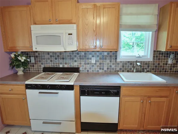 $429,900 | 34 Chanda Court, Unit D034, Clifton, NJ 07012