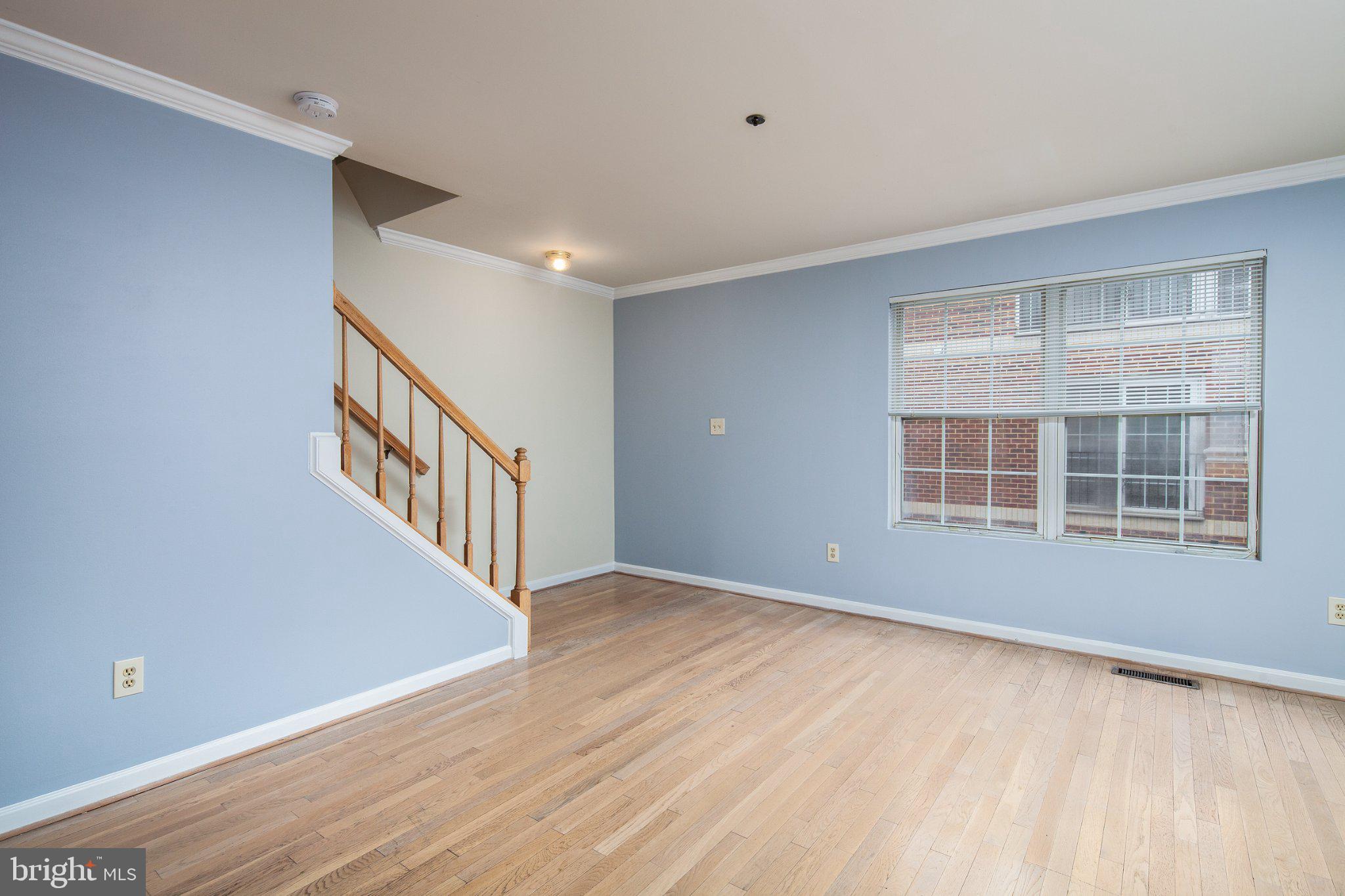 3040 South Glebe Road, Unit 3040 Arlington, VA 22206 - Photo 11 of 33 Bright and airy living space awaits.