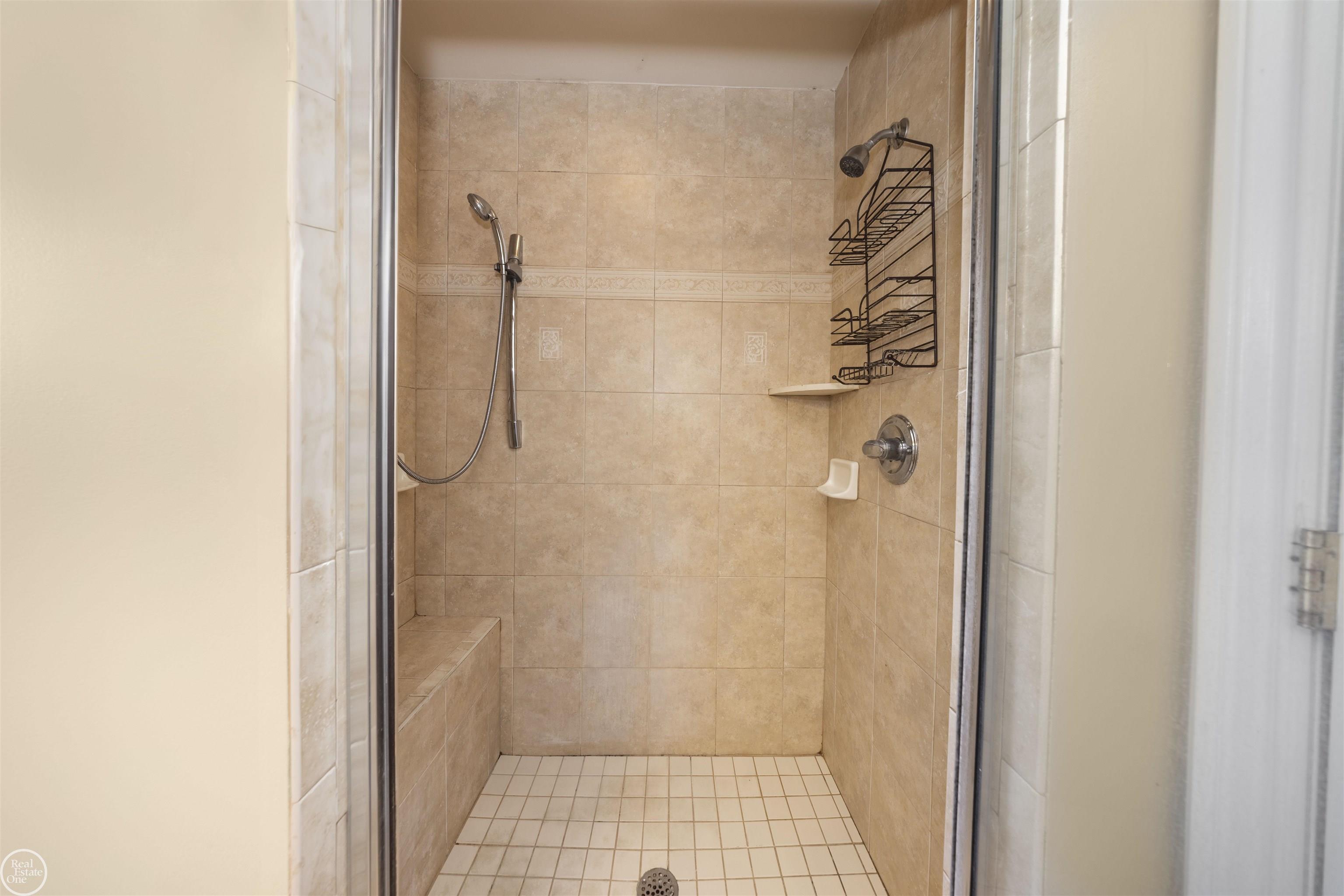 50442 Nesting Ridge Drive Macomb, MI 48044 - Photo 23 of 54 50168039-94a543c7-0fbd-4476-87f1-d733b6dfd980.JPG