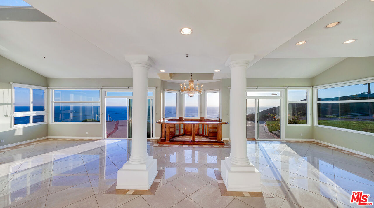 4237 Avenida De La Encinal Malibu, CA 90265 - Photo 9 of 24