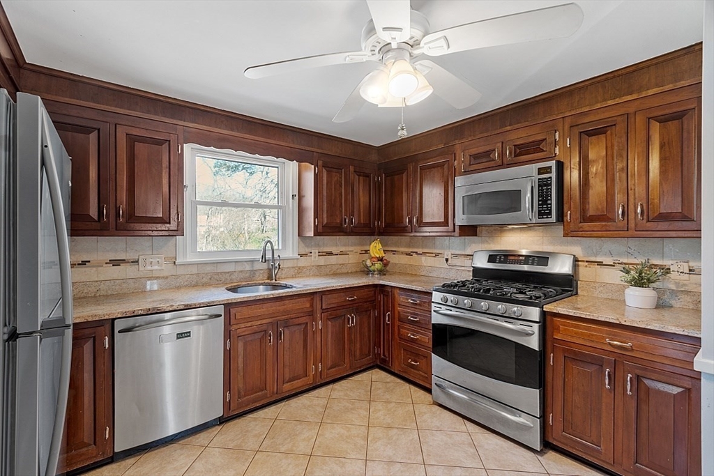 6 Philips Road Stoneham, MA 02180 - Photo 6 of 31