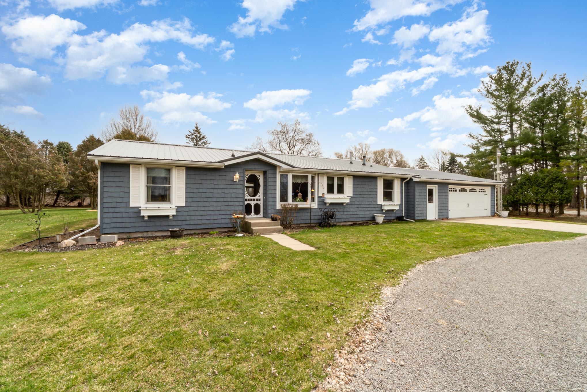 1794 North Mission Road Mount Pleasant, MI 48858 - Photo 3 of 40 1909769-2.JPG
