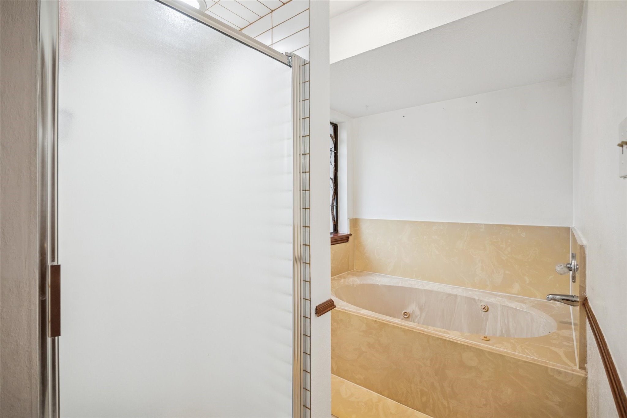 6723 Apple Valley Lane Houston, TX 77069 - Photo 14 of 25 a bathroom with a bathtub and shower