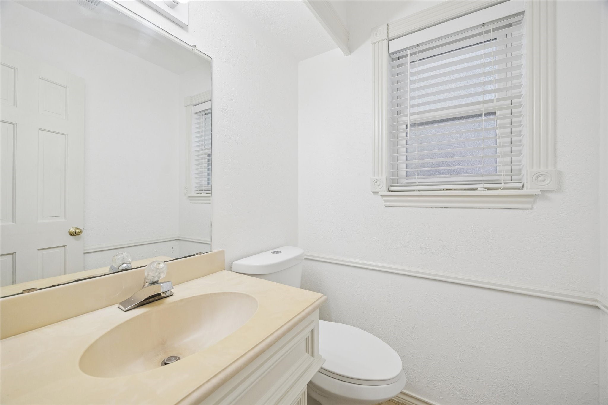 6723 Apple Valley Lane Houston, TX 77069 - Photo 16 of 25 a bathroom with a sink a toilet and shower