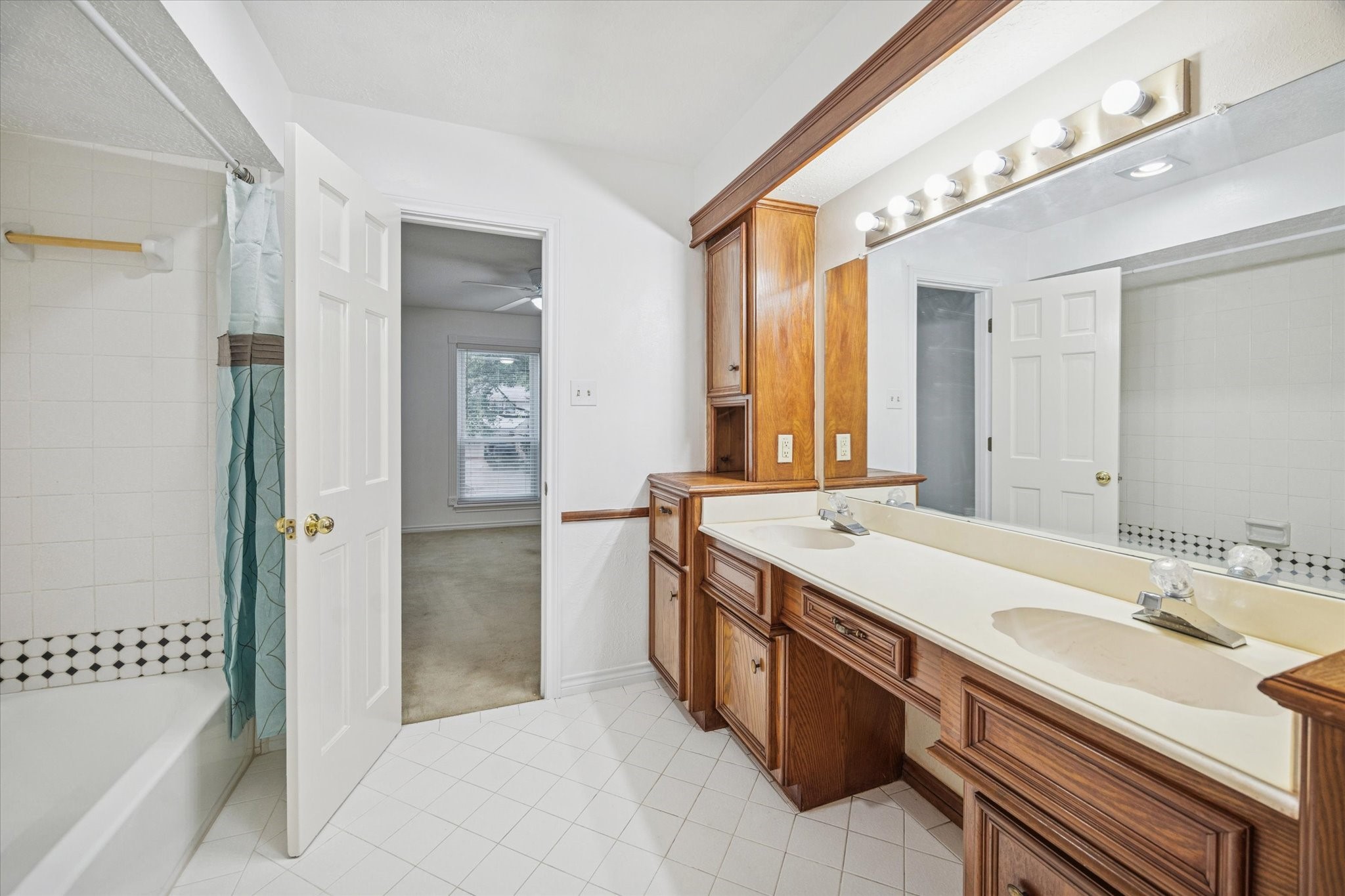 6723 Apple Valley Lane Houston, TX 77069 - Photo 17 of 25 a spacious bathroom with a sink double vanity and a mirror