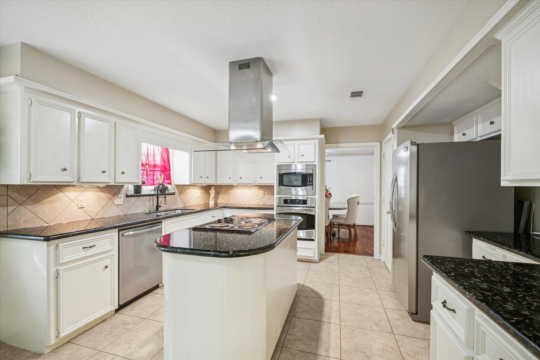 6723 Apple Valley Lane Houston, TX 77069 - Photo 10 of 25 a kitchen with a sink stove and cabinets
