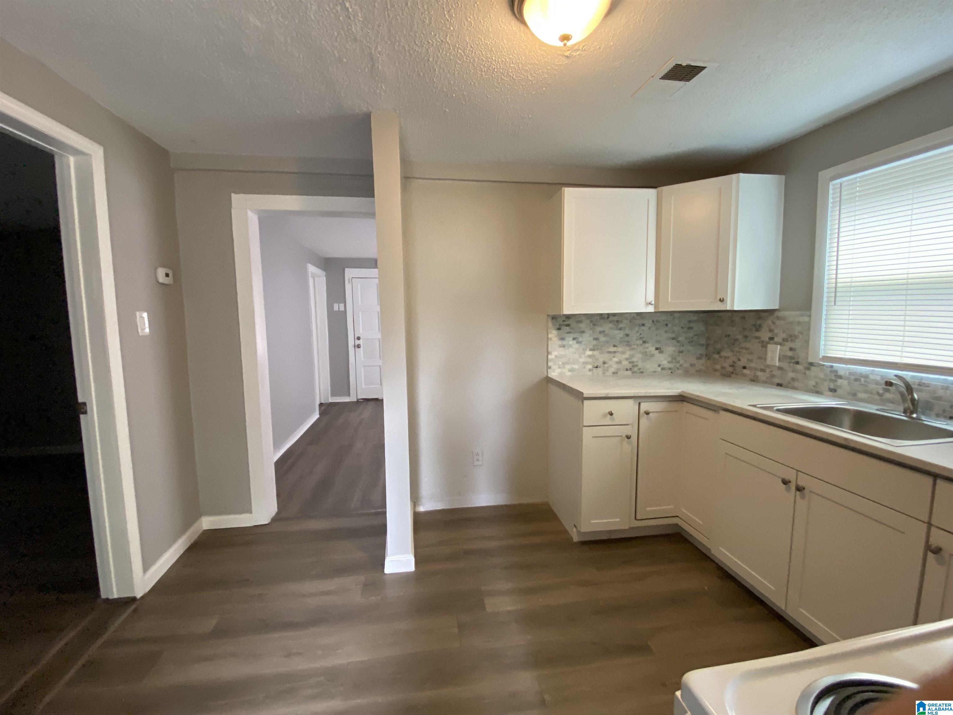 1316 Court R Birmingham, AL 35218 - Photo 7 of 17