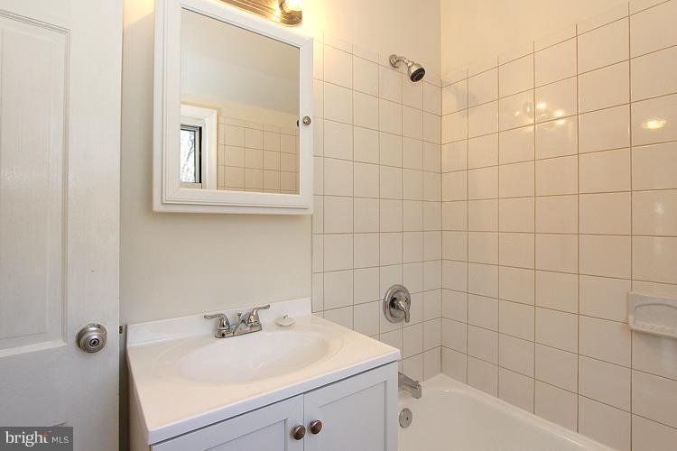 133 Ritchie Avenue Silver Spring, MD 20910 - Photo 19 of 26 Bath2