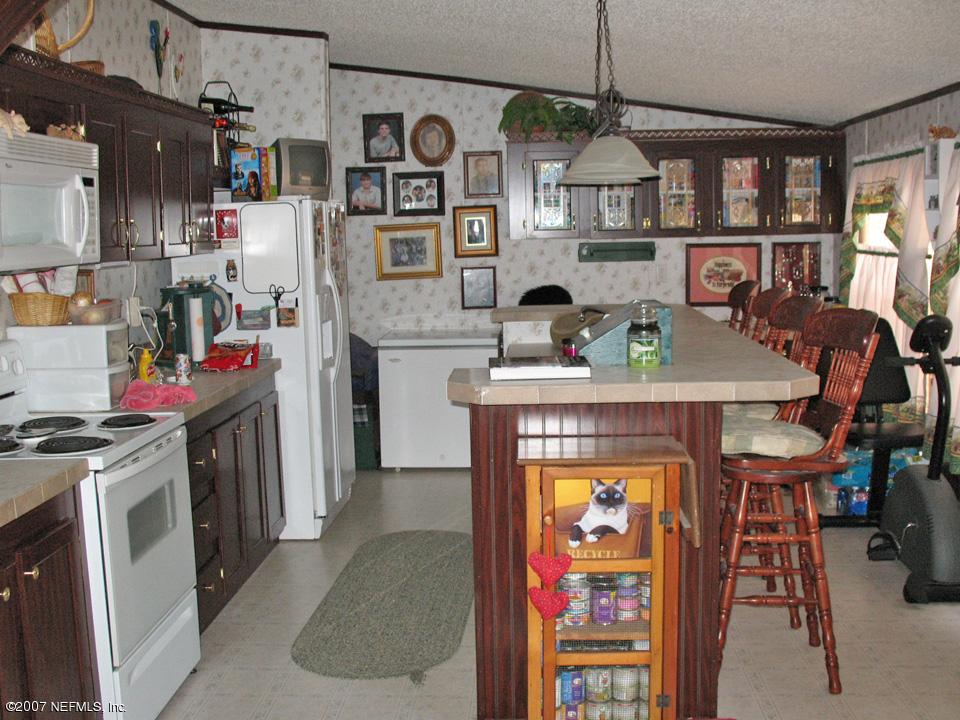 7260 Gas Line Road Keystone Heights, FL 32656 - Photo 2 of 5 a utility room with dryer and washer