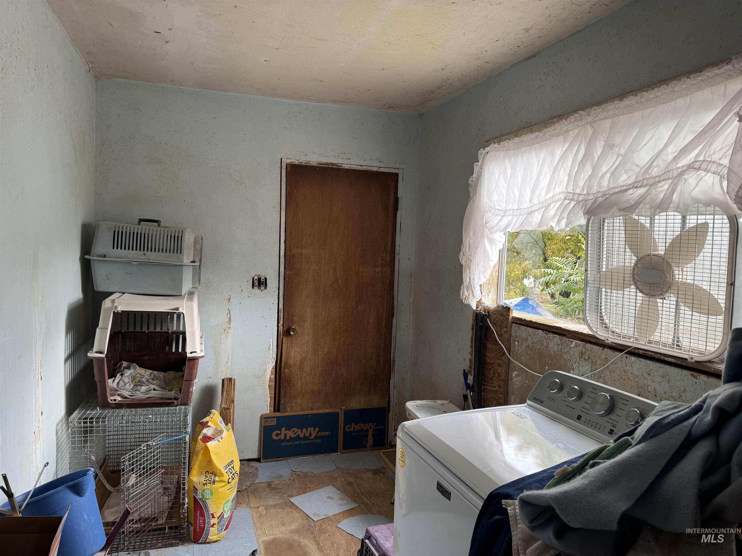 416 North 2nd Street Nyssa, OR 97913 - Photo 22 of 24 Laundry area featuring washer / clothes dryer and stone finish flooring