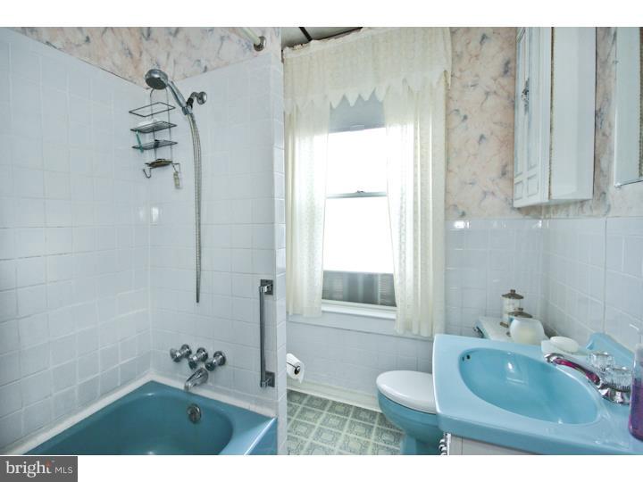 33 Beechwood Road Brookhaven, PA 19015 - Photo 11 of 25 Bathroom
